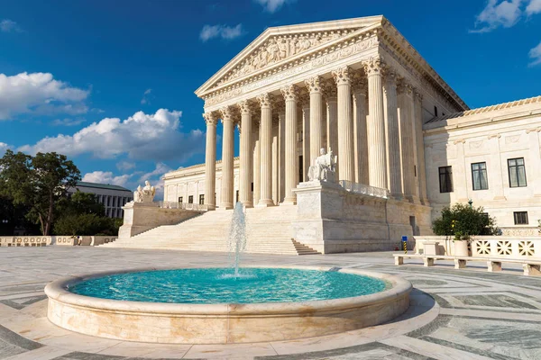 Edifício da Suprema Corte dos EUA ao pôr do sol em Washington DC — Fotografia de Stock