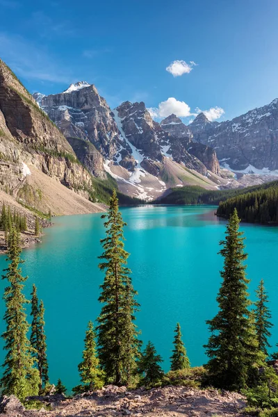 Tramonto sul lago della Morena nella valle delle dieci cime, Banff National Park, Canada . — Foto Stock