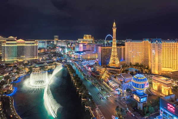 Las Vegas Strip havadan görünümü geceleri — Stok fotoğraf