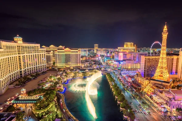 Las Vegas Strip havadan görünümü geceleri — Stok fotoğraf