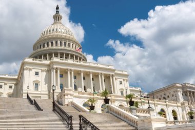 Washington Dc, bize Capitol Binası güneşli bir günde.