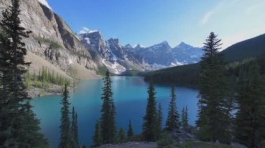 Güzel buzultaş gölde Banff National park, Amerika Birleşik Devletleri.