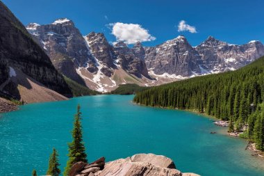 Rocky Dağlarında Moraine Gölü, Banff Ulusal Parkı, Kanada.