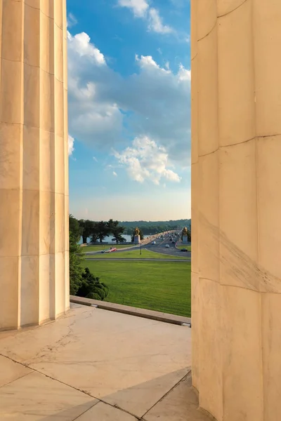 Ponte Arlington do Lincoln Memorial ao pôr-do-sol . — Fotografia de Stock