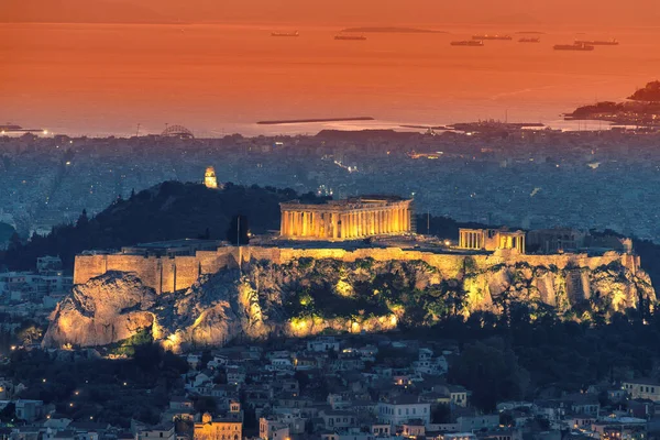 从希腊雅典Lykavitos山上看雅典和雅典卫城与帕台农神庙的日落 — 图库照片