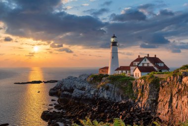 Portland Deniz Feneri Maine, New England 'da gün doğumunda.