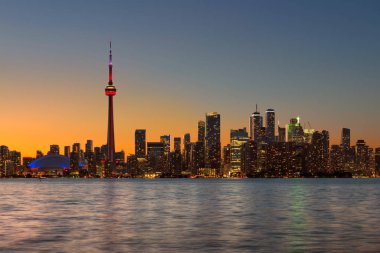 Toronto City Skyline ve Cn Tower yazın Toronto, Ontario, Kanada 'da.