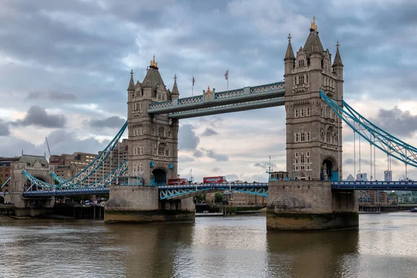 Γέφυρα Tower Στο Λυκόφως Του Λονδίνου Αγγλία Ηνωμένο Βασίλειο — Φωτογραφία Αρχείου