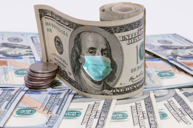 Tıbbi maskeli yüz dolarlık banknotlar, ABD 'de COVID-19 Coronavirus. Coronavirus küresel borsayı etkiliyor. 