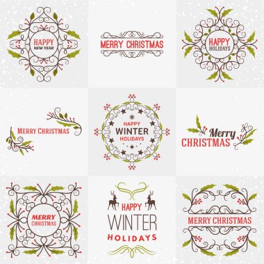 Neşeli Noel ve mutlu yeni yıl dekoratif rozetleri kümesi için tebrik kartları ve davetiyeler. Vektör çizim. Tipografik tasarım öğeleri. Kırmızı, yeşil ve kahverengi renk teması