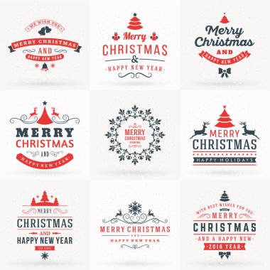 Neşeli Noel ve mutlu yeni yıl dekoratif rozetleri kümesi için tebrik kartları ve davetiyeler. Kırmızı ve gri renklerde vektör çizim