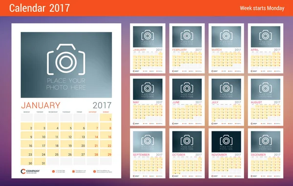 Modelo de planejador de calendário de parede para 2017 Ano. Modelo de design com lugar para foto. A semana começa segunda-feira. Ilustração vetorial — Vetor de Stock