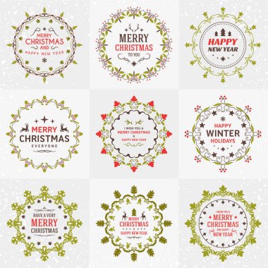 Neşeli Noel ve mutlu yeni yıl dekoratif rozetleri kümesi için tebrik kartları ve davetiyeler. Vektör çizim. Tipografik tasarım öğeleri. Kırmızı, yeşil ve kahverengi renk teması