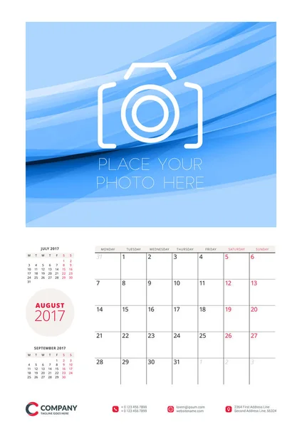 Plantilla de planificador de calendario de pared para 2017 Año. Agosto. Plantilla de diseño de papelería vectorial. La semana comienza el lunes — Vector de stock