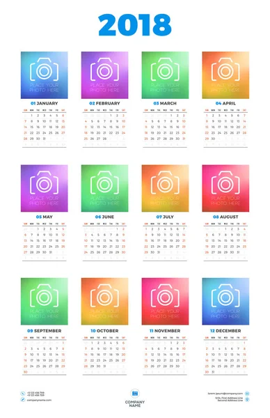 Kalendervorlage für das Jahr 2018. Die Woche beginnt am Sonntag. Schreibwarendesign. Vektorkalender mit Platz für Foto auf weißem Hintergrund — Stockvektor