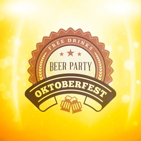 Festival de la cerveza Oktoberfest celebraciones. Insignia de cerveza vintage en el fondo de cerveza dorada con efectos de luz. Elemento de diseño vectorial — Archivo Imágenes Vectoriales