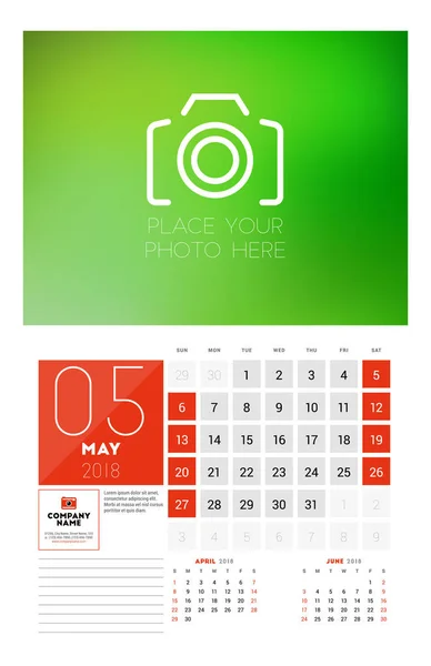 Πρότυπο ημερολόγιο τοίχου για το έτος 2018. Μπορεί να. Διάνυσμα πρότυπο εκτύπωσης σχεδίασης με θέση για φωτογραφία. Εβδομάδα ξεκινά την Κυριακή — Διανυσματικό Αρχείο