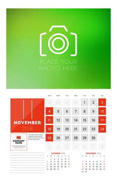 Vägg kalendermall för 2018 år. November. Vektor Design utskriftsmall med plats för foto. Veckan börjar på söndag — Stock vektor
