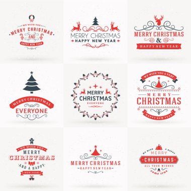Neşeli Noel ve mutlu yeni yıl dekoratif rozetleri kümesi için tebrik kartları ve davetiyeler. Kırmızı ve gri renklerde vektör çizim