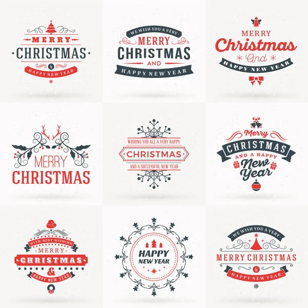 Set de Feliz Navidad y Feliz Año Nuevo Insignias Decorativas para Tarjetas de felicitación o Invitaciones. Ilustración vectorial en colores rojo y gris — Vector de stock