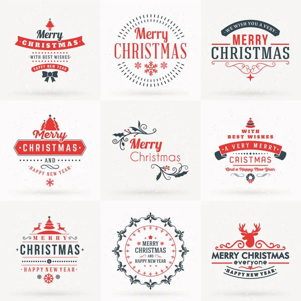 Ensemble d'insignes décoratifs joyeux Noël et bonne année pour cartes de vœux ou invitations. Illustration vectorielle en rouge et gris — Image vectorielle