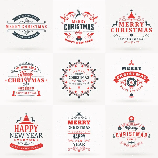 Set de Feliz Navidad y Feliz Año Nuevo Insignias Decorativas para Tarjetas de felicitación o Invitaciones. Ilustración vectorial en colores rojo y gris — Vector de stock