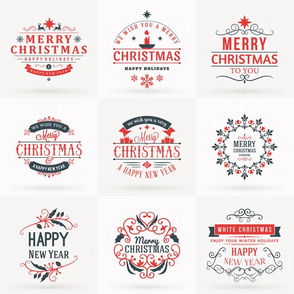 Set de Feliz Navidad y Feliz Año Nuevo Insignias Decorativas para Tarjetas de felicitación o Invitaciones. Ilustración vectorial en colores rojo y gris — Vector de stock