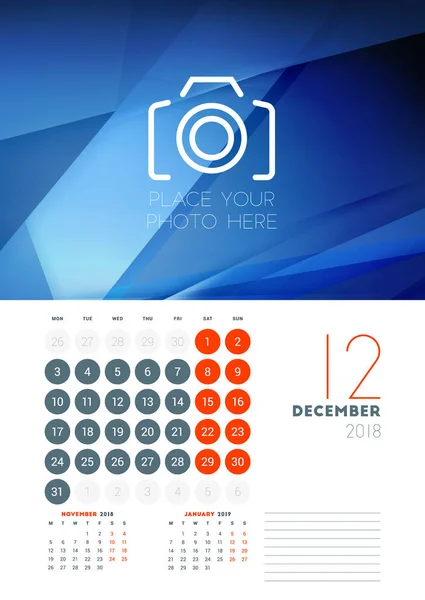 Шаблон календаря на декабрь 2018 года. Шаблон векторной печати с абстрактным фоном или местом для фотографии. В понедельник начинается неделя — стоковый вектор