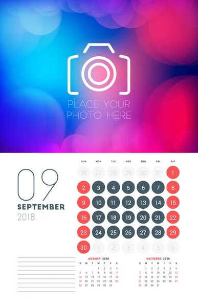 Nástěnné kalendáře Plánovač šablona pro září 2018. Vektorová design vytisknout šablonu s pozadí abstraktní nebo umístit fotografii. Týden začíná v neděli — Stockový vektor