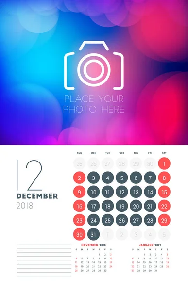 Шаблон планировщика календаря на декабрь 2018 года. Шаблон векторной печати с абстрактным фоном или местом для фотографии. Неделя начинается в воскресенье — стоковый вектор