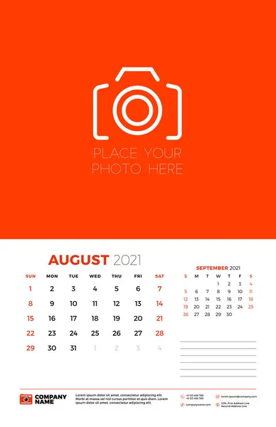 Kalender för augusti 2021. Veckan börjar på söndag. Mall för planering av väggkalender. Vektorillustration — Stock vektor