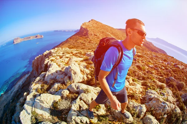 Viajero con mochila — Foto de Stock