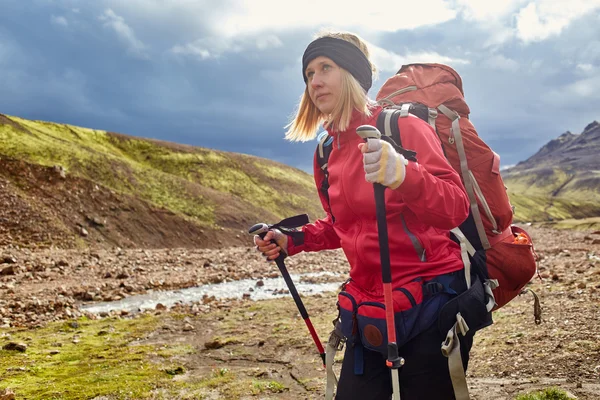 Femme randonneuse en Islande — Photo