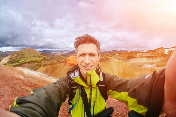 Man hiker photographer — Stock Photo, Image