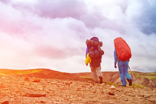 Excursionistas en las montañas, Islandia — Foto de Stock