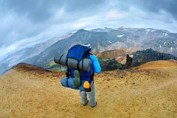 山中，冰岛的徒步旅行者 — 图库照片