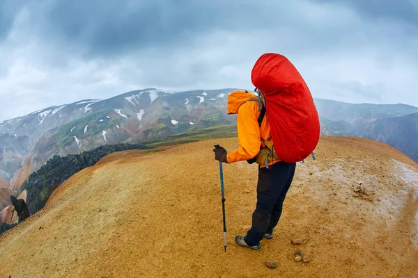 山中，冰岛的徒步旅行者 — 图库照片