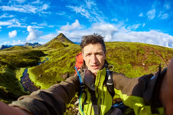 Man hiker photographer — Stock Photo, Image