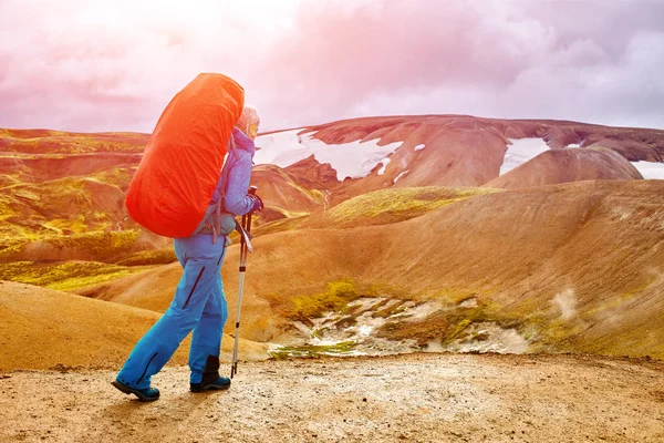 Wanderer in den Bergen, Island — Stockfoto