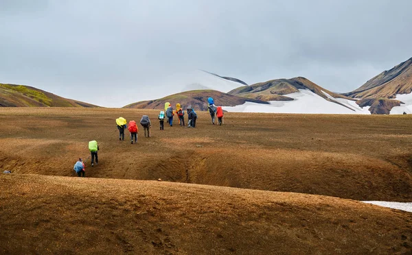 Turisté v horách, Island — Stock fotografie