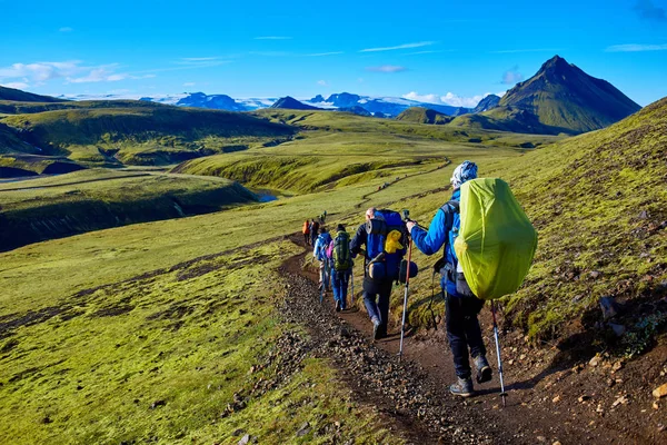 Turystów w górach, Islandia — Zdjęcie stockowe