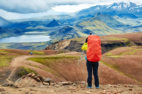Turista v horách, Island — Stock fotografie