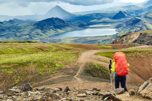 Turista v horách, Island — Stock fotografie