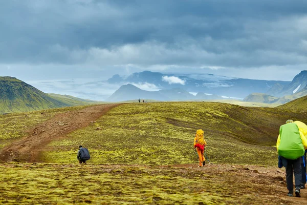 Turisté v horách — Stock fotografie