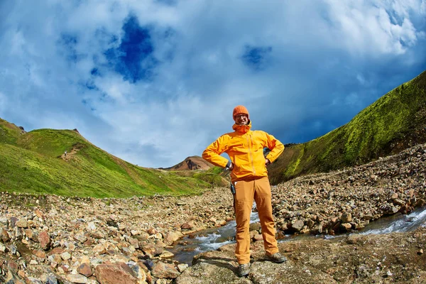 Wanderer in den Bergen, Island — Stockfoto