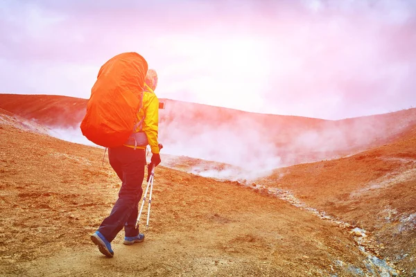 Wanderer in den Bergen, Island — Stockfoto