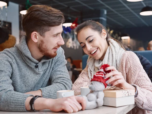 Forelskelse i et stevnemøte på Valentines. – stockfoto