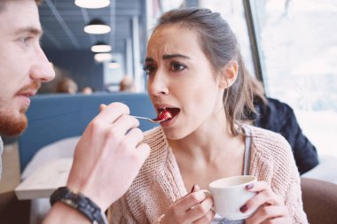 birkaç aşk tarihte bir kafede Sevgililer günü