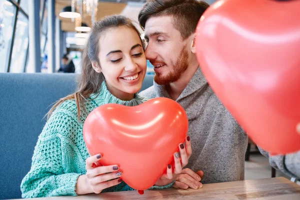 Coppia innamorata a San Valentino — Foto Stock