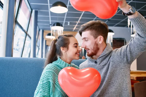 Пара в любові у день Святого Валентина — стокове фото